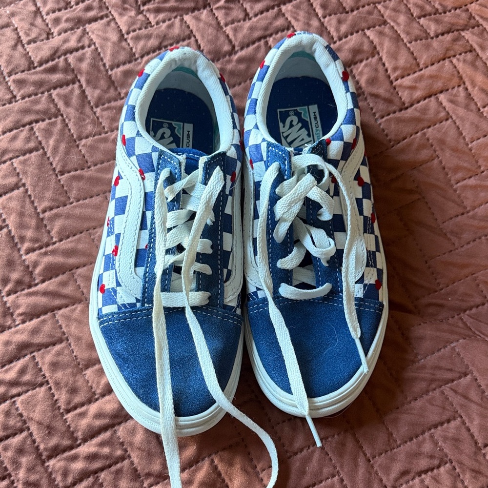 Vans Kids Blue and White Checkerboard Low-Top Sneakers with Red heart Accents